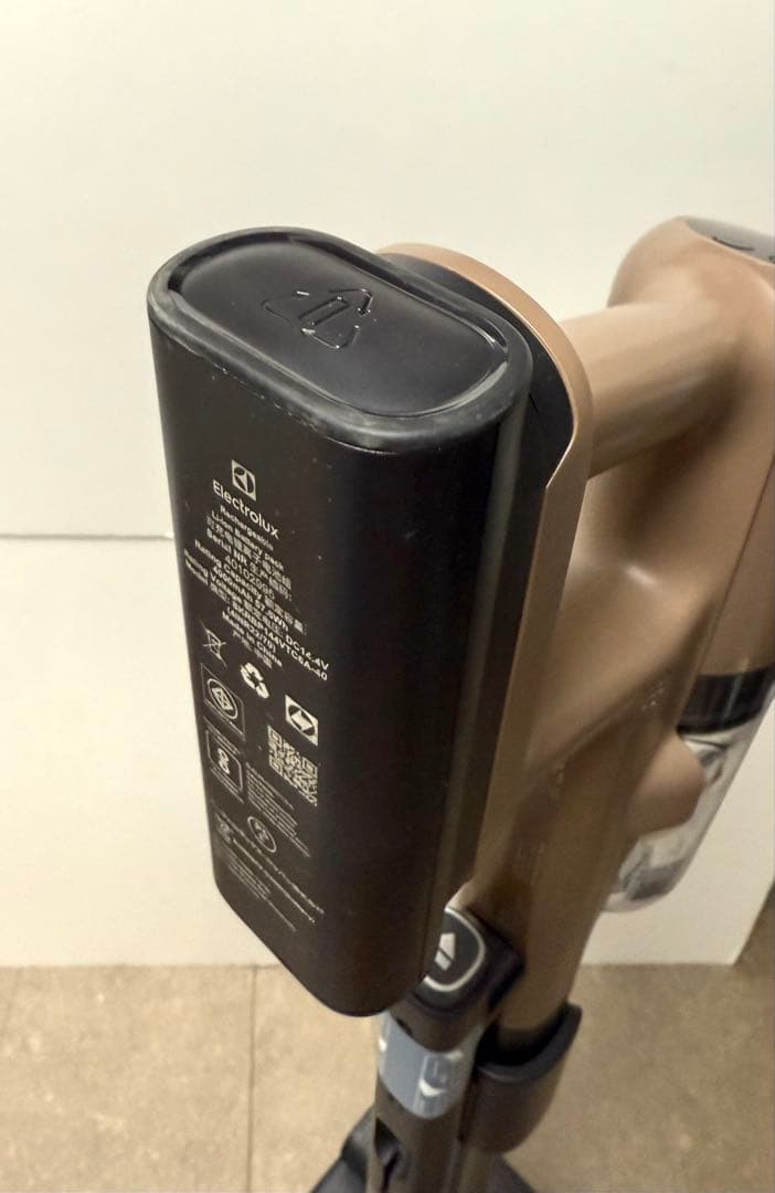 エレクトロラックス◇掃除機 Ultimate700 ウォルナットブラウン