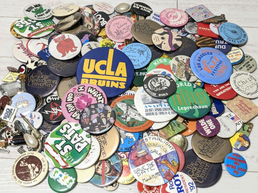 アメリカの缶バッジ 220個 まとめ売り ビンテージ ピンバッジ USA