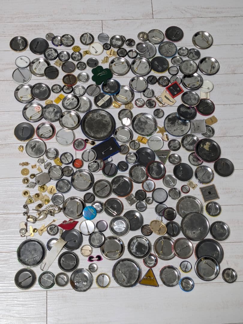 アメリカの缶バッジ 220個 まとめ売り ビンテージ ピンバッジ USA