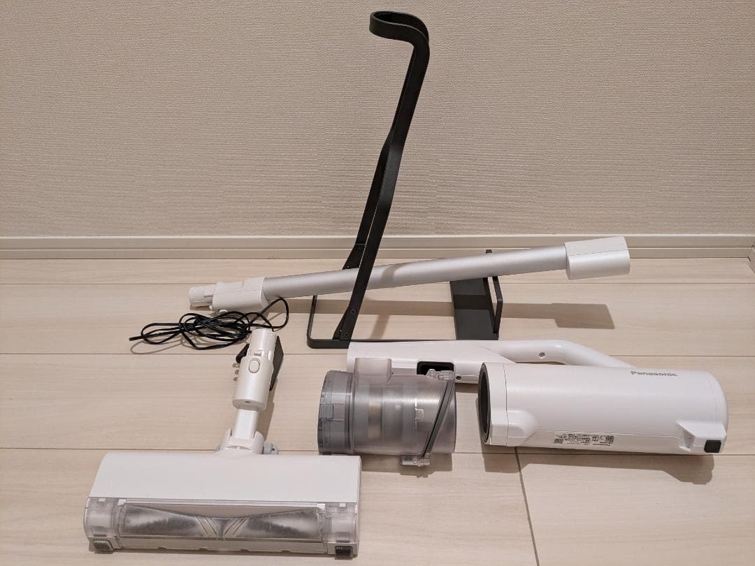 Panasonic コードレス掃除機 MC-SB85K-W