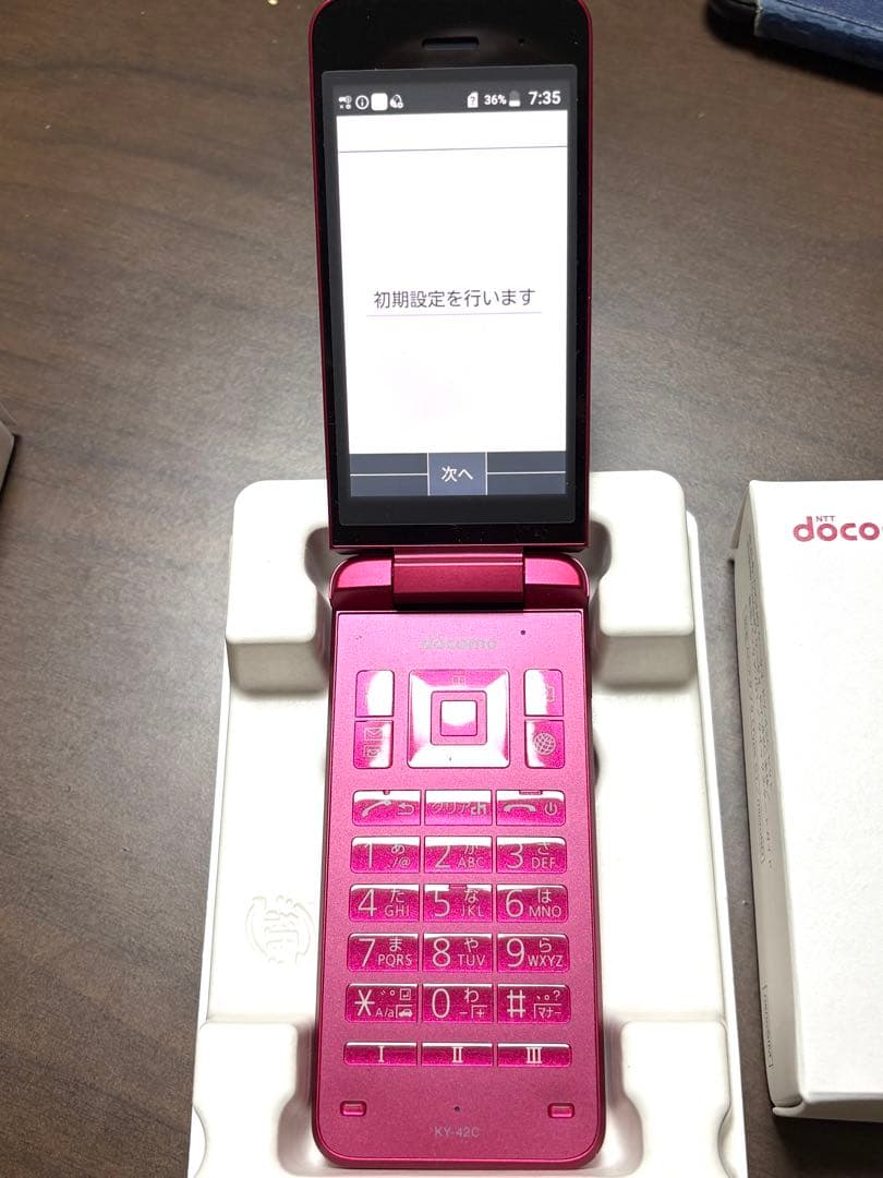 DIGNO KY-42C レッド　新品同様　ACアダプタ　ケーブル同梱