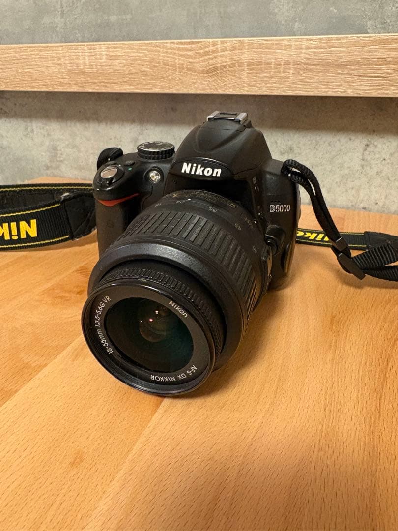 Nikon D5000 デジタル一眼レフカメラ