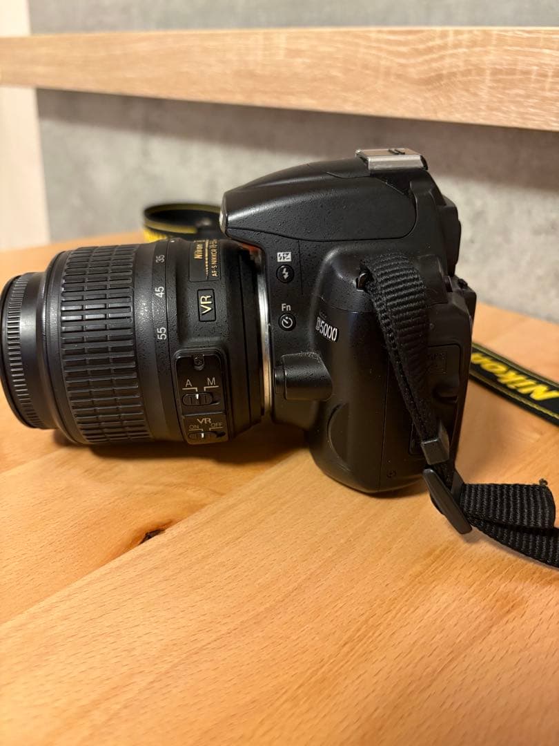 Nikon D5000 デジタル一眼レフカメラ