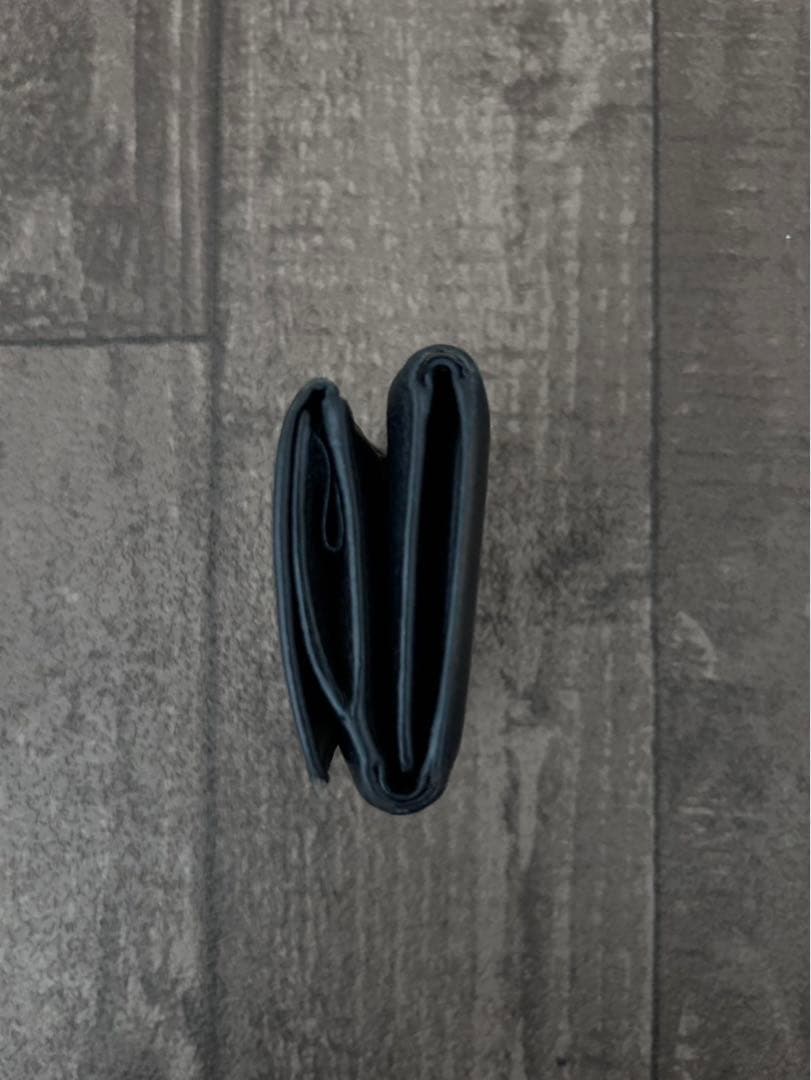 PRADA 三つ折り財布　BLACK レザー