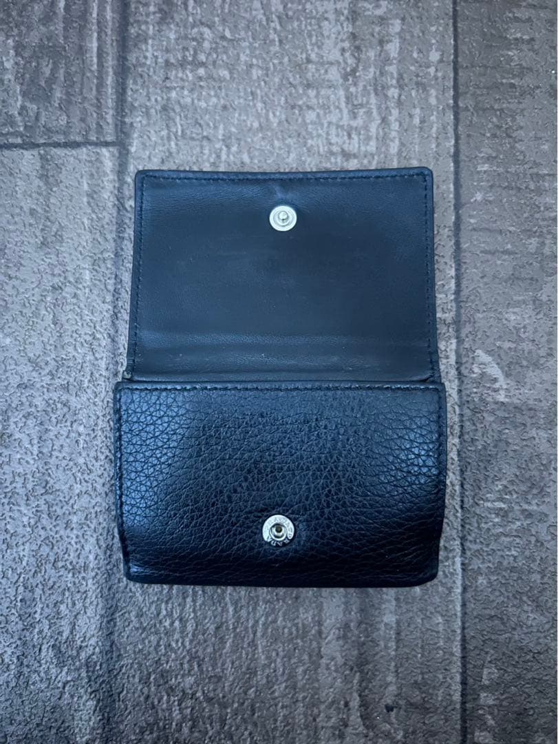 PRADA 三つ折り財布　BLACK レザー