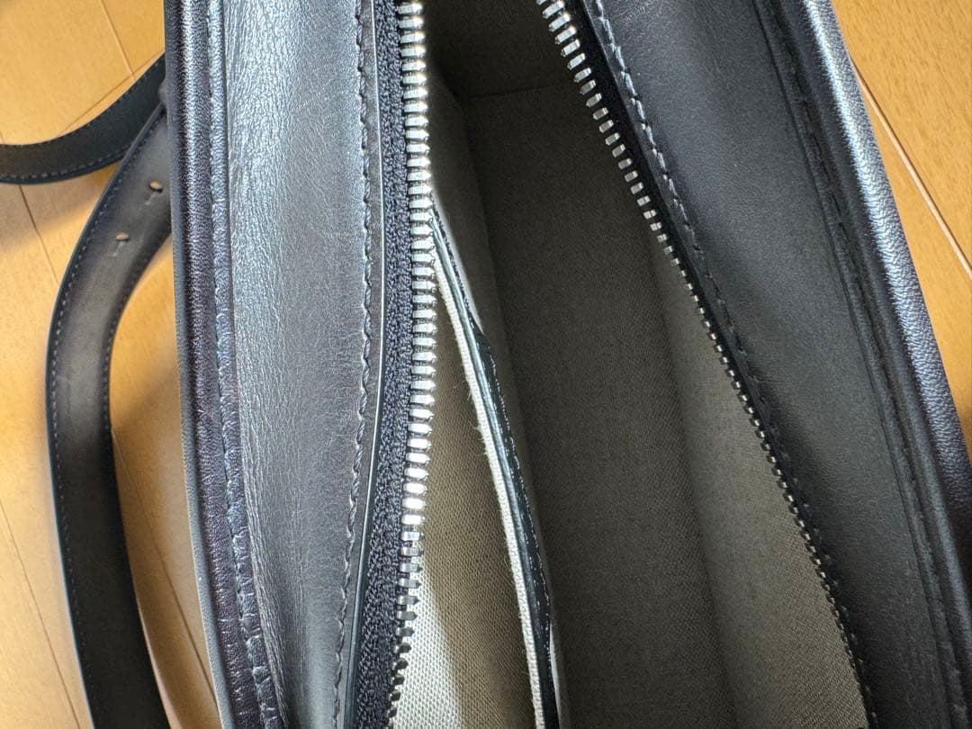 ベルルッティ　ジュルナリエスクリットレザーメッセンジャーバッグ