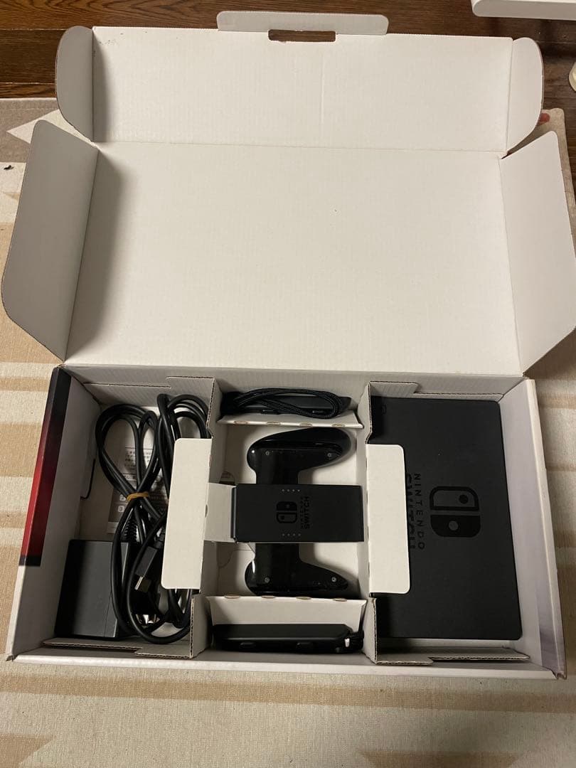 NintendoSwitch本体　マリオカート8➕コントローラ　早いもの勝ち❗️