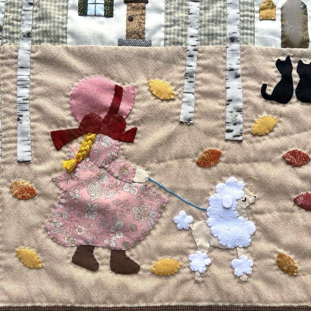 パッチワークタペストリー　スーちゃん秋のキルト