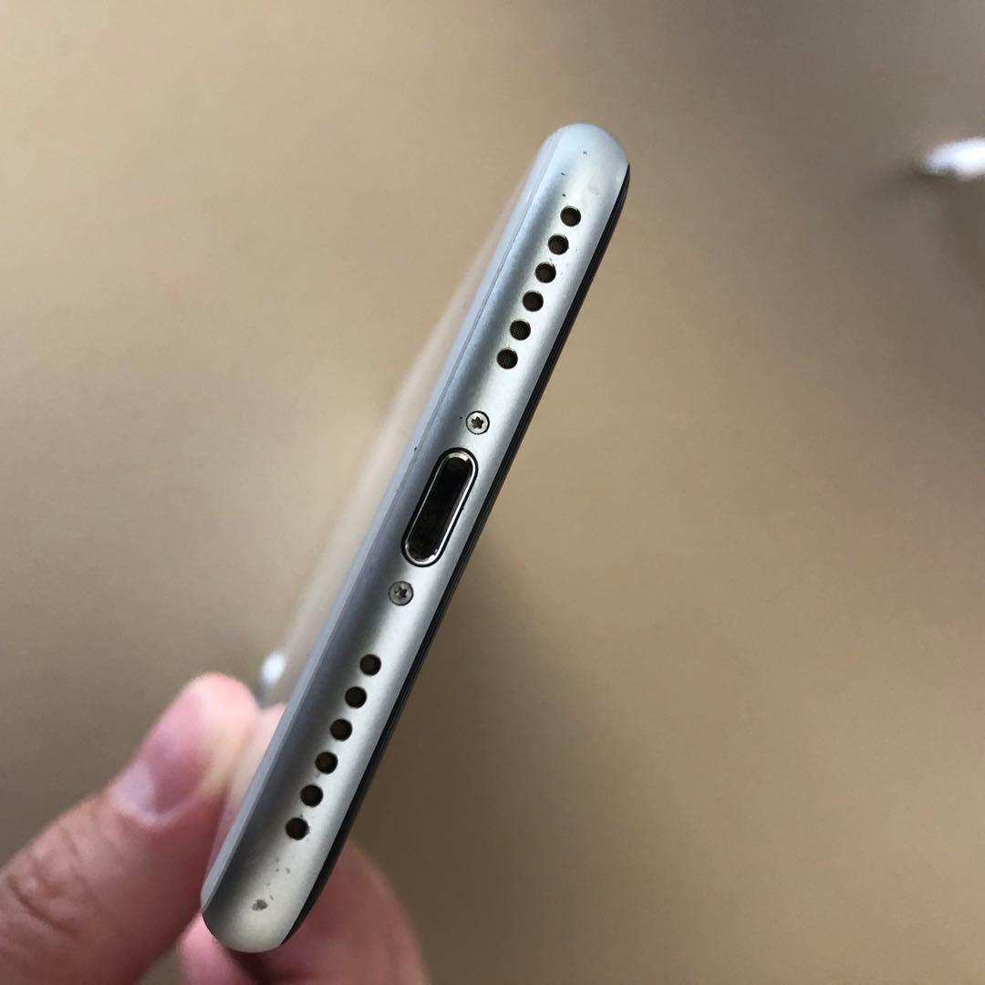 Apple iPhone SE (第2世代) 64GB ホワイト SIMフリー