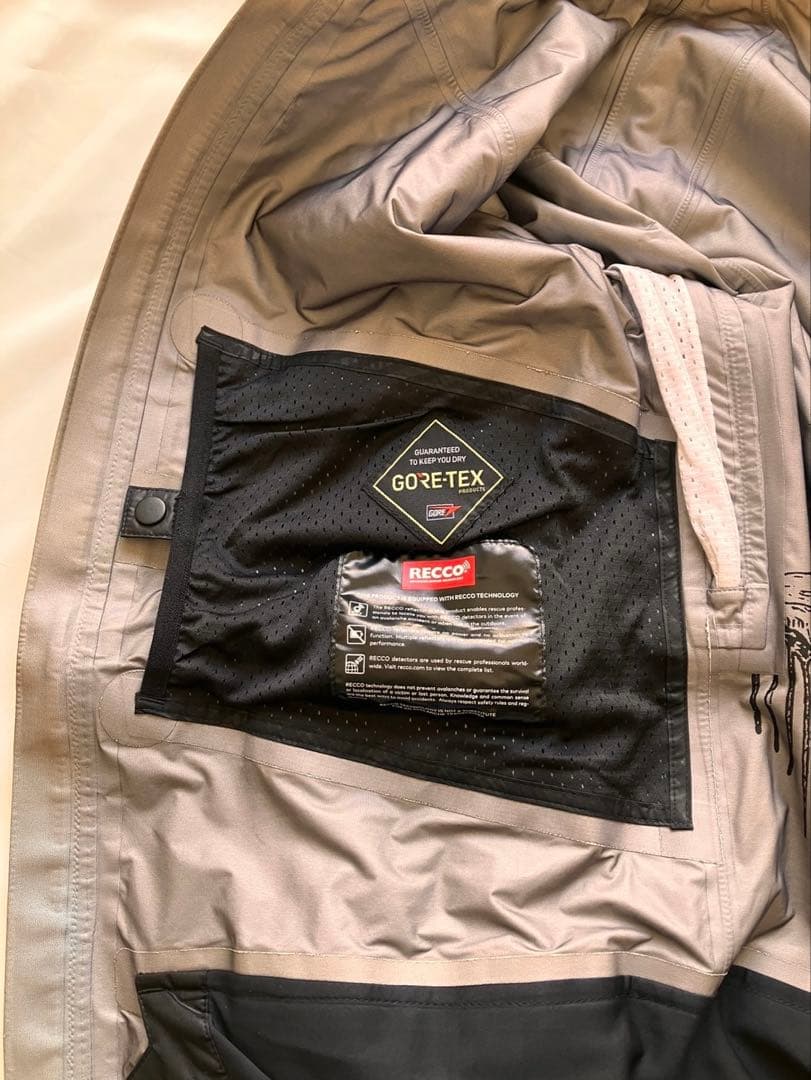 Volcom gore Tex ブライアンイグチモデル ジャケットMサイズ