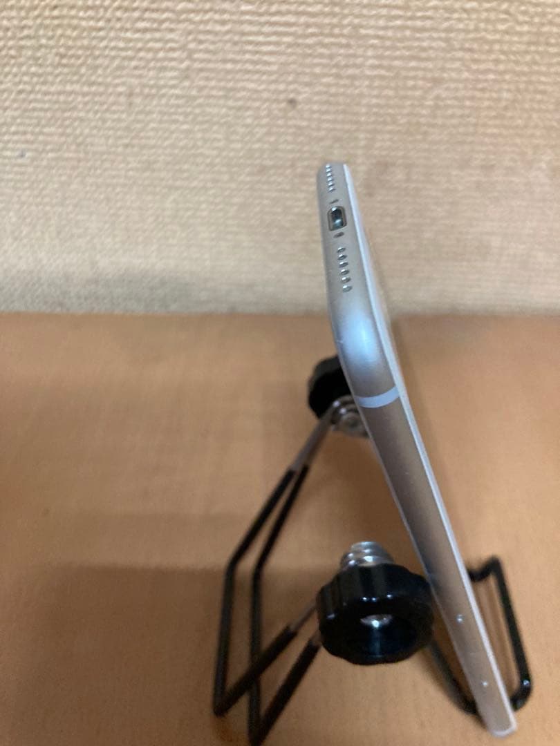 S*）様 Apple iPhone 8 ホワイト 本体