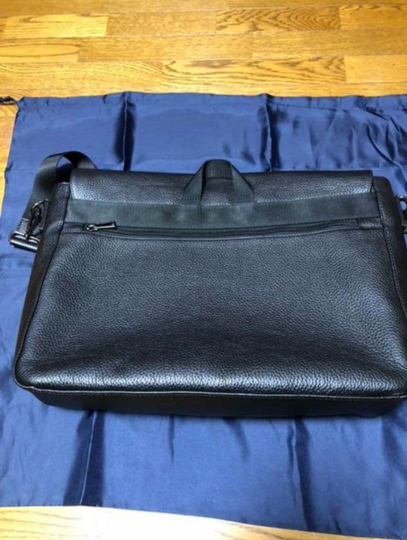 【お年玉価格】COLE HAAN コールハーンのレザー製ショルダーバッグ