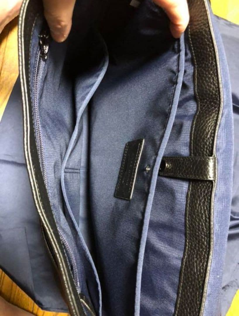 【お年玉価格】COLE HAAN コールハーンのレザー製ショルダーバッグ