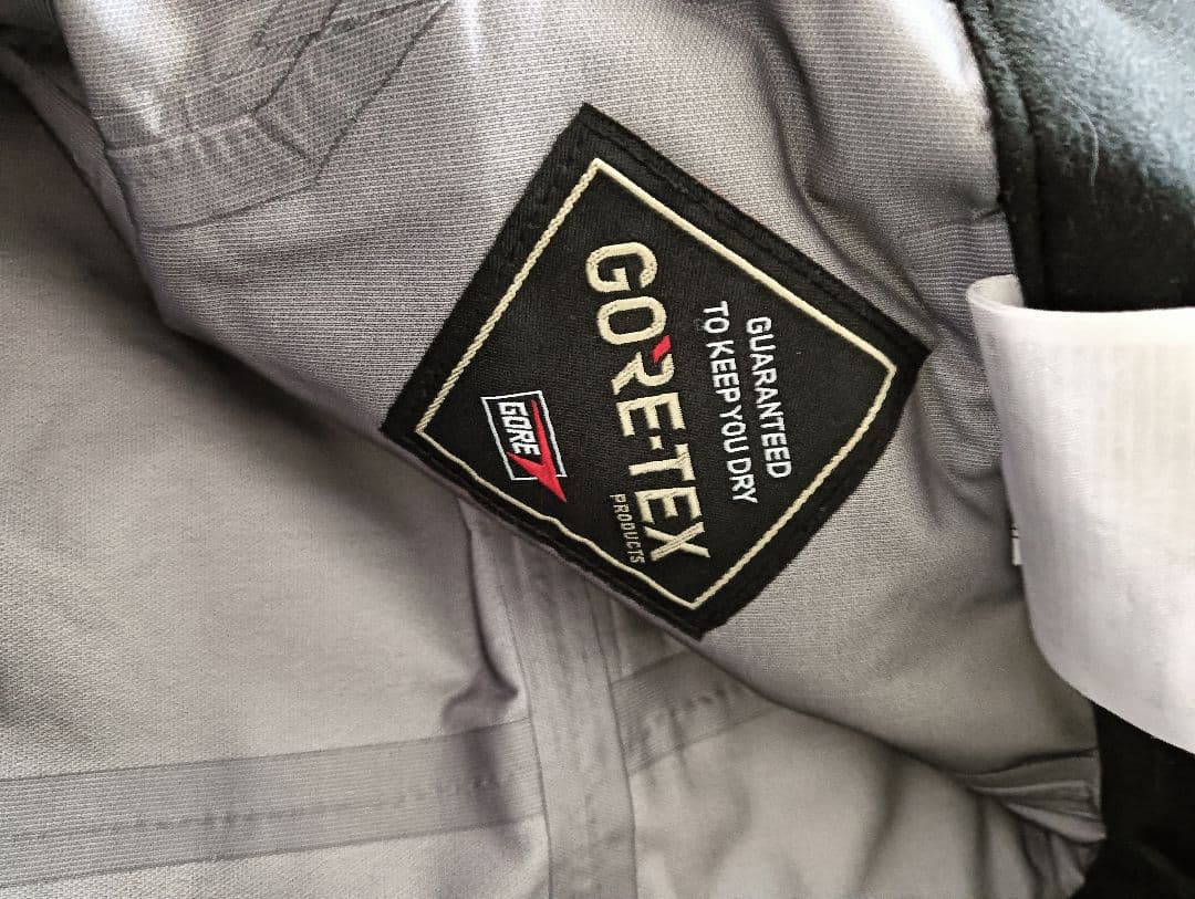 25日のみ価格VOLCOM バックカントリー スノーボードウェア　パンツのみ