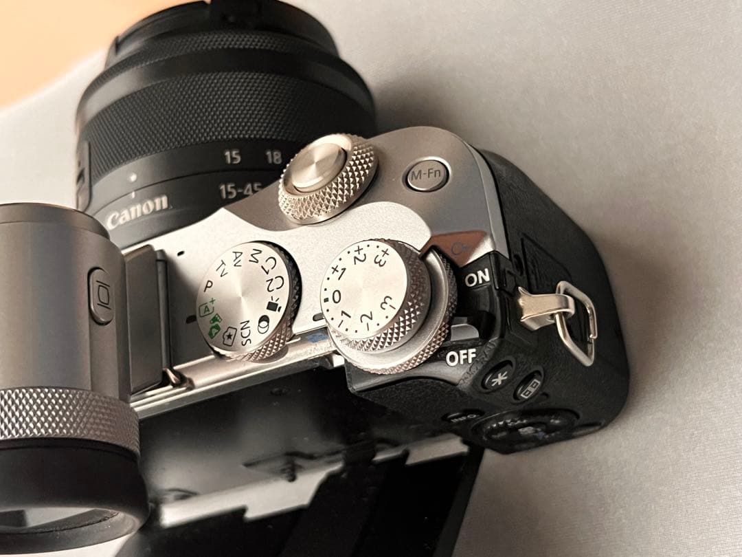 美品！Canon EOS M6 ミラーレスカメラ 【本体&レンズ2つ＆EVF付】