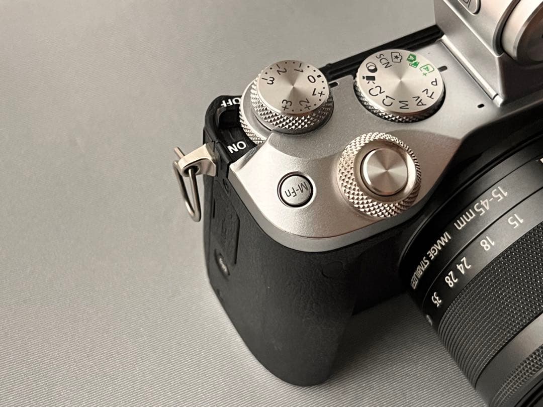 美品！Canon EOS M6 ミラーレスカメラ 【本体&レンズ2つ＆EVF付】