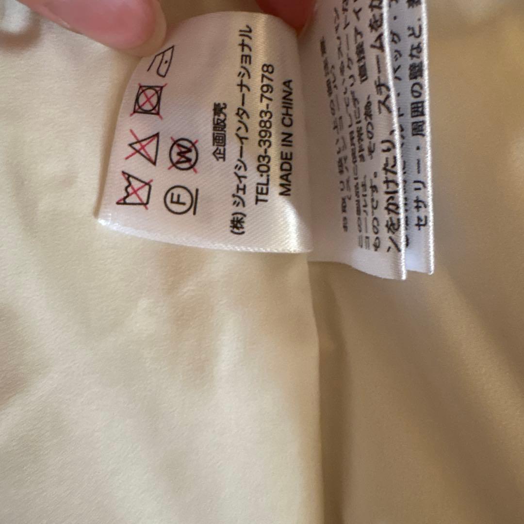 美品　スーパービューティー　ダウンジャケット　コート　40 オフホワイト　リボン