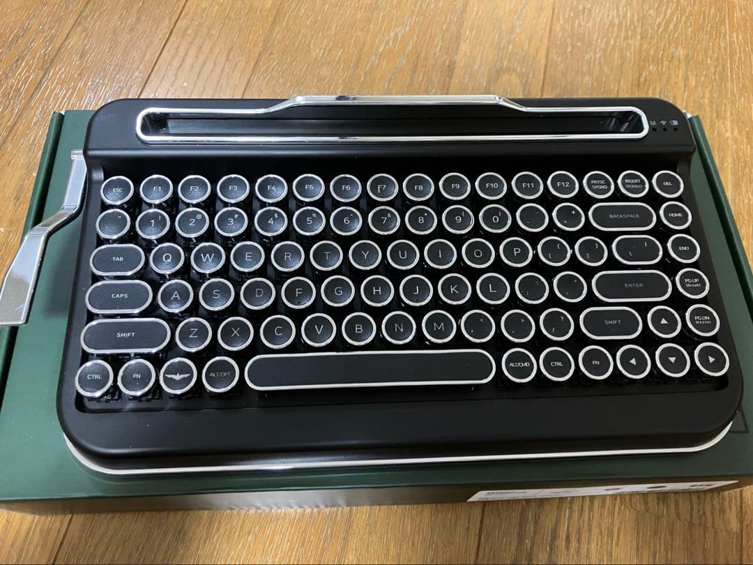 penna タイプライター型メカニカルキーボード ブラック