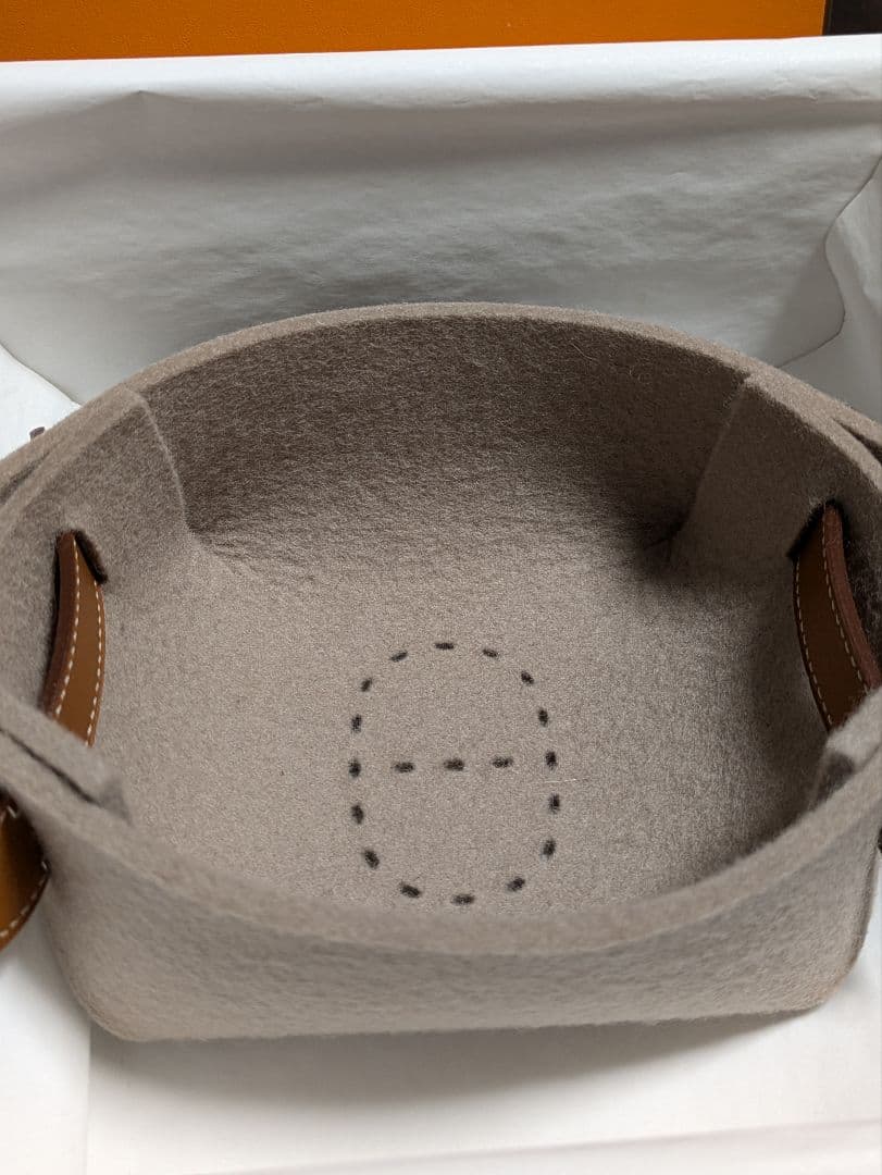 【新品未使用】HERMES ウールフェルト トレイ ベージュ