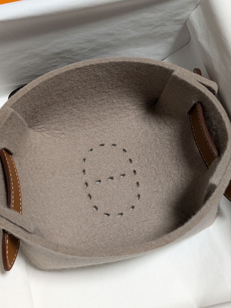 【新品未使用】HERMES ウールフェルト トレイ ベージュ