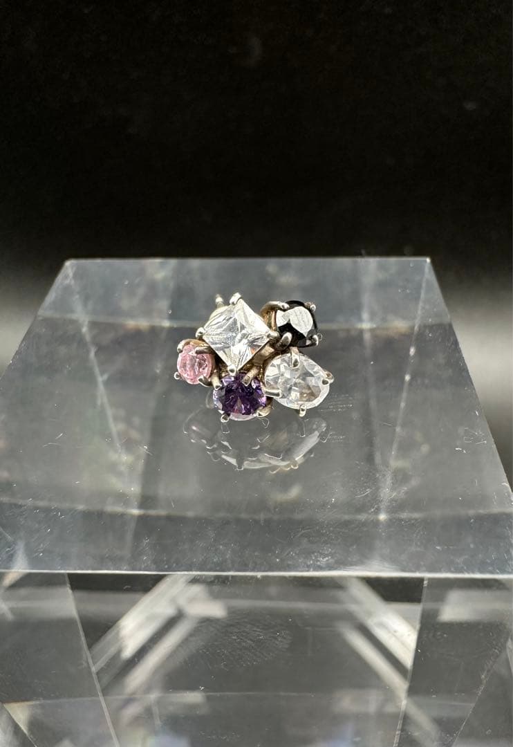 janji ストーンピアス　カラフル　赤西