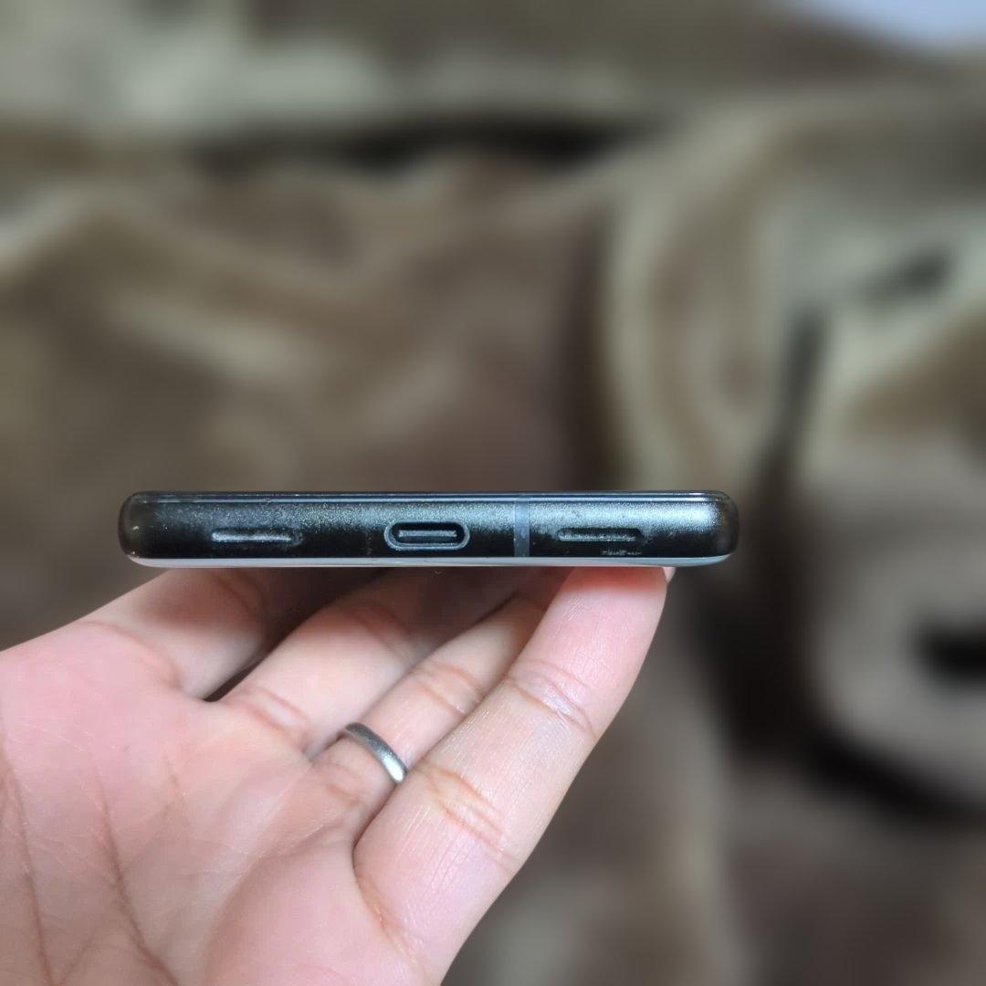 Google　Pixel6a　液晶薄ヒビ有り