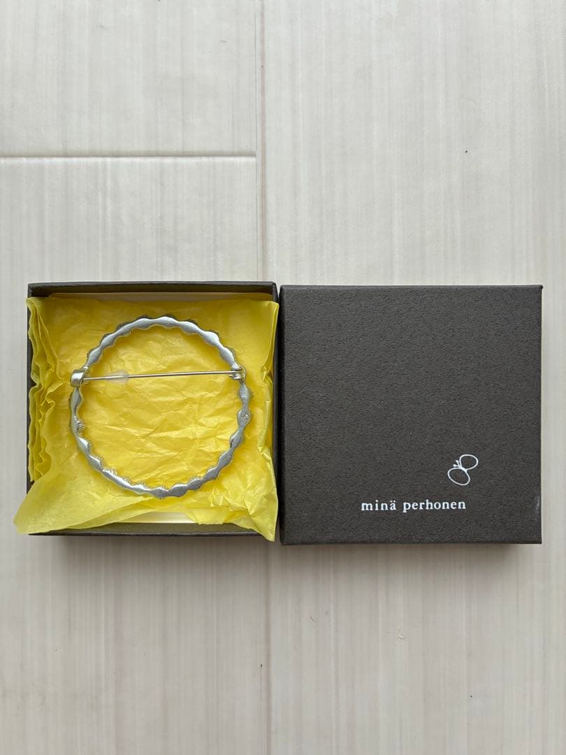mina perhonen ブローチ