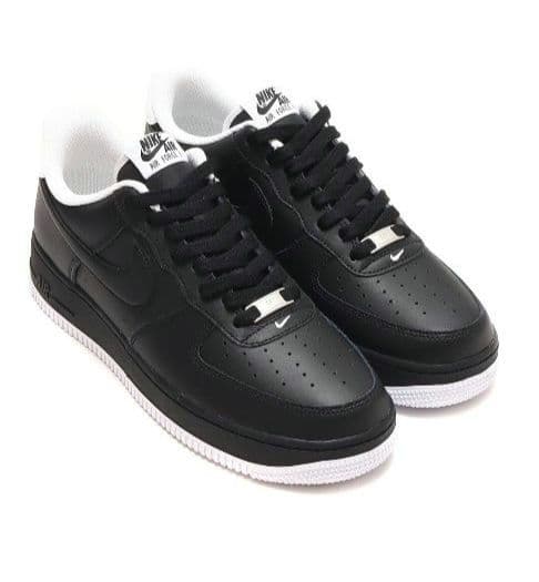 新品未使用タグ付きNIKEエアフォース1 '07 ブラック/ブラック-ホワイト