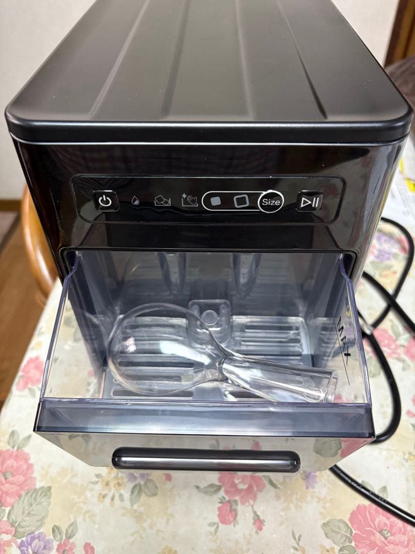 サンコー 超小型卓上製氷機 アイスゴロンSlim ブラック KGTSLMHBK