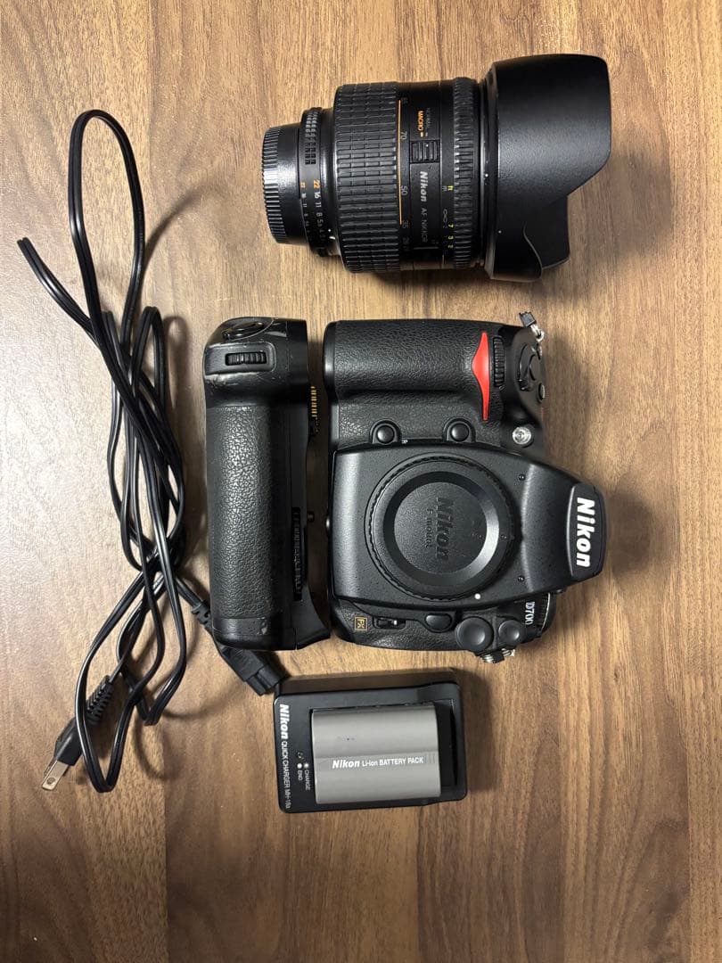 Nikon D700 縦グリNikkor 24-85 f2.8-4
