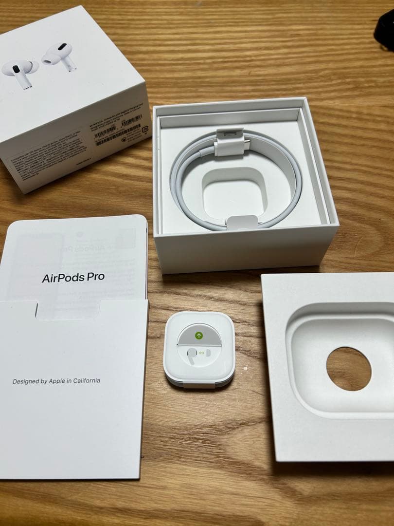 Apple AirPods 本体(箱、付属品あり)※左耳ノイズあり