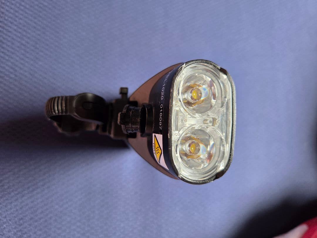 CAT　EYE　VOLT1700 ダブルLEDライト