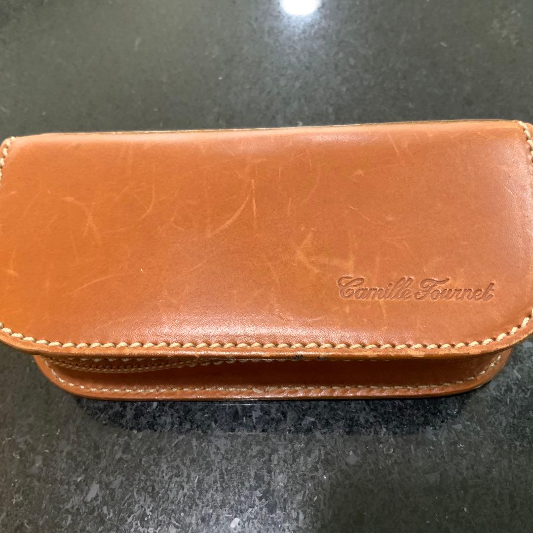 カミーユ・フォルネ　Camille Fournet の携帯時計2本収納ケース。