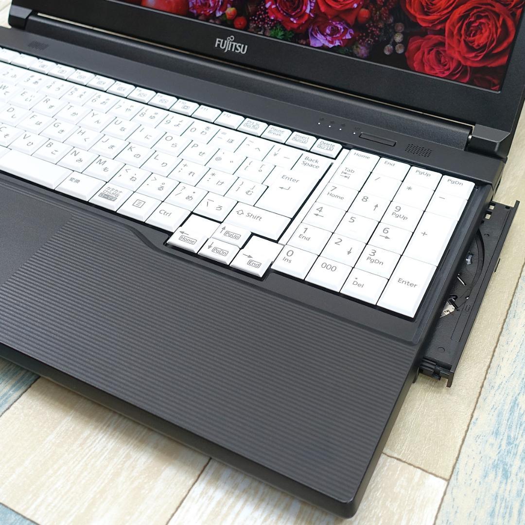 美品で神速の２０２３年製✨１２世代ｉ５に超高速新品ＳＳＤ５１２ＧＢ＆大容量メモリ