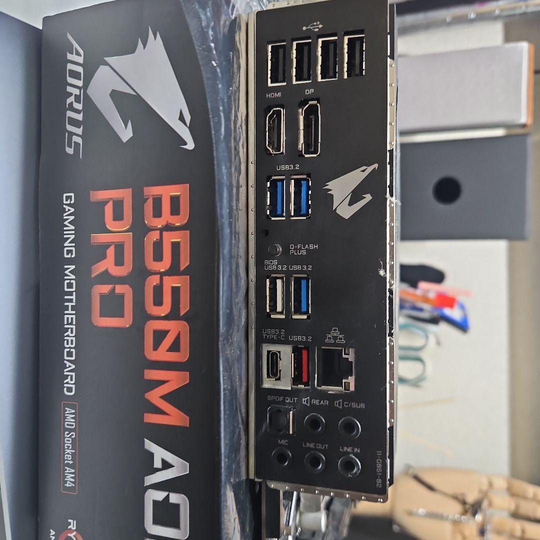 GIGABYTE B550M AORUS PRO マザーボード