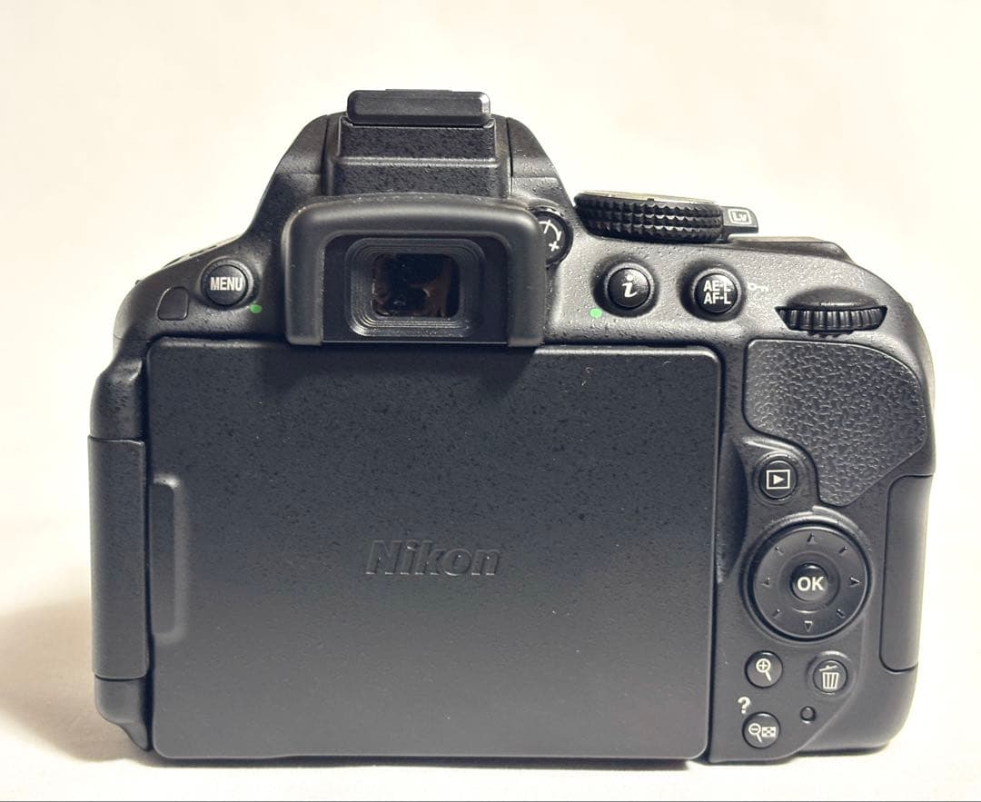 【ほぼ新品 元箱付き 付属品多数】 Nikon D5300 レンズキット