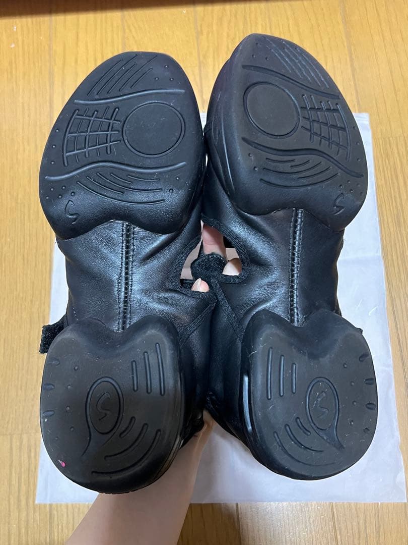 foundrymews Zoe 10M 黒 牛革