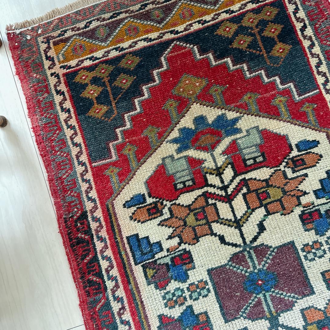 トルコヴィンテージラグ A36 スモールラグ ネイビー レッド マスタード
