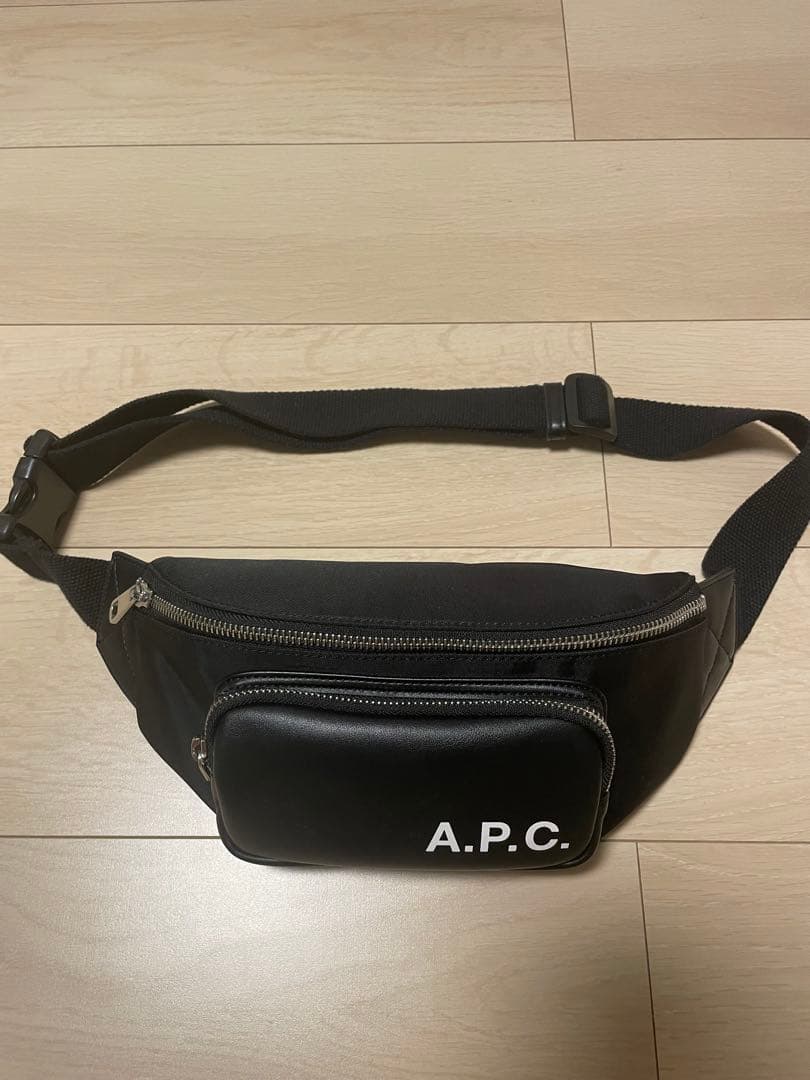 A.P.C ボディバッグ