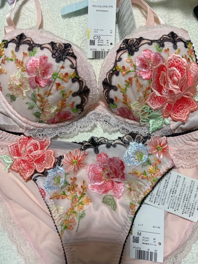 新品　サルート 93G ブラ c70ノーマルM ワコール　Salute