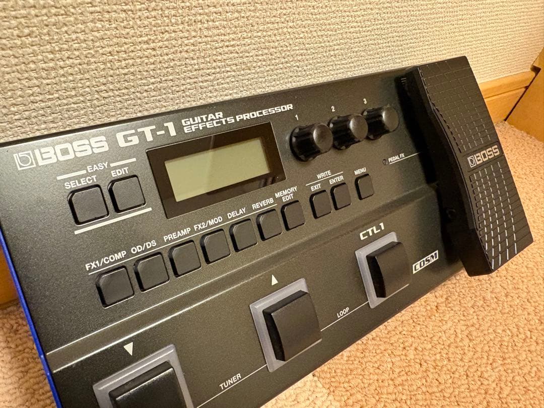 【良品】BOSS GT-1 ギターマルチエフェクター（教則本付）