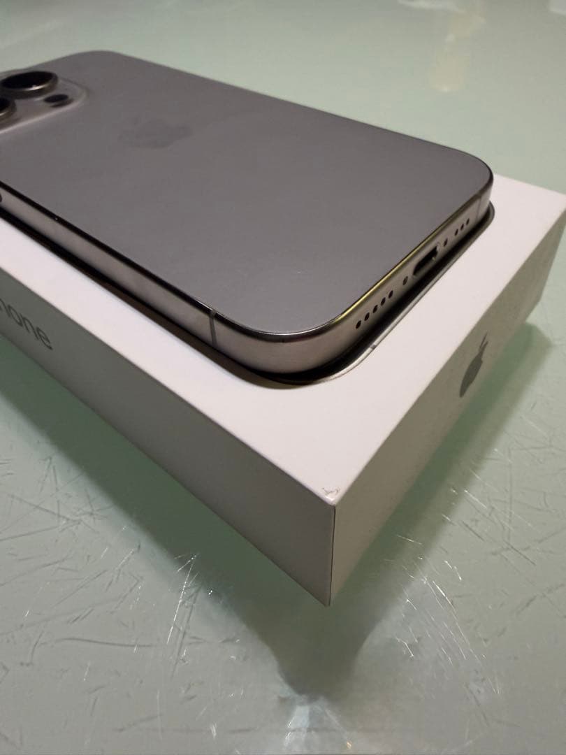 Apple iPhone 15 pro 128GB ナチュラルチタニウム