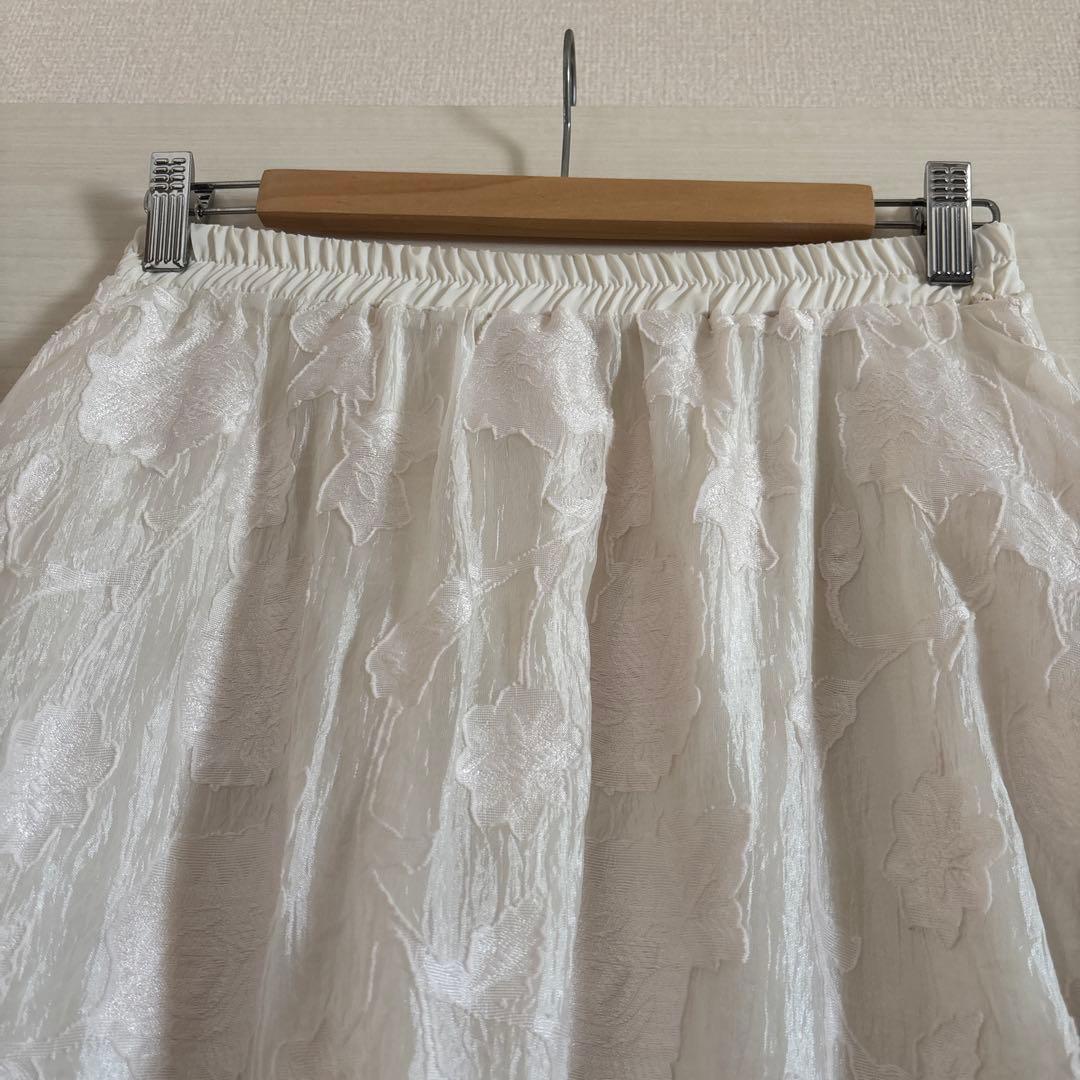 新品タグ付　aura de attirer シアージャガードスカート　アイボリー