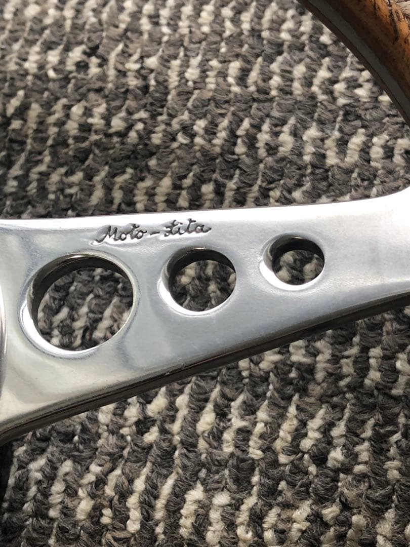 BMCミニ用ローバーミニ用モトリタステアリング330φフラットボス付。