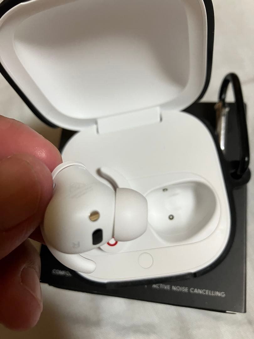 ★Beats fit proワイヤレスイヤホン ホワイト美品★シリコンケース付