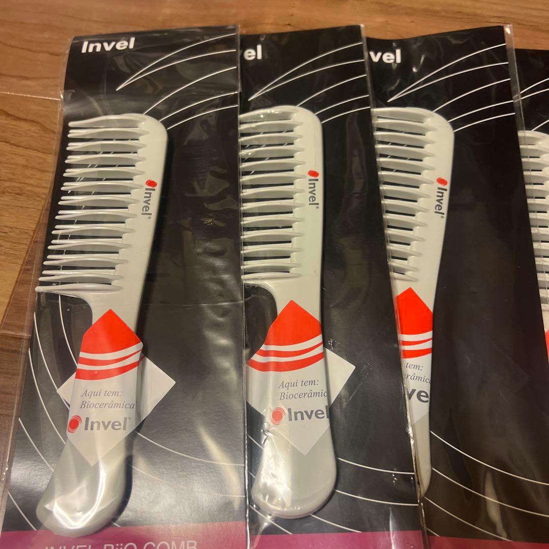 とかせば寝癖の髪もペットのロン毛 もツヤツヤ！Invel アライヴンの粗歯コーム