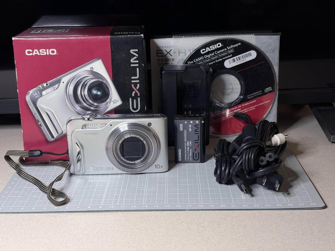 【美品】CASIO EXILIM EX-H15 シルバー 付属品付き