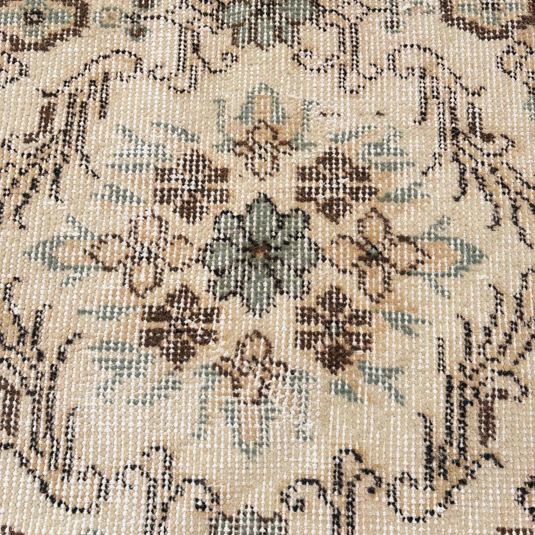 トルコ　ヴィンテージラグ　クリーム　グリーン　ブラウン　フローラル