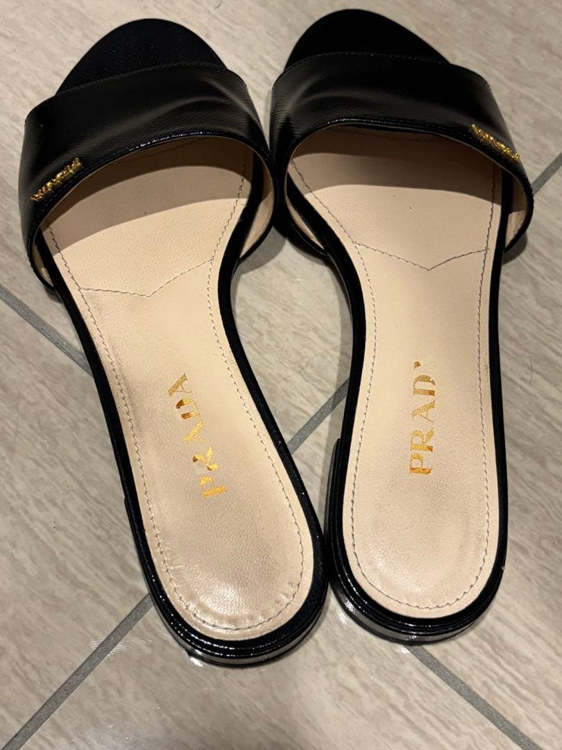 PRADA ブラック スライドサンダル