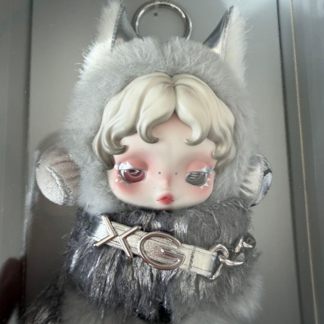 POP MART【SKULLPANDA × XG 】 プラッシュドールペンダント